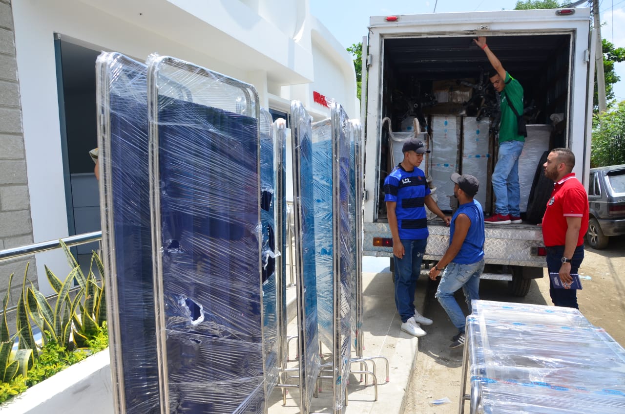 Llegado de equipamiento biomédico y mobiliario del centro de salud de La Paz.