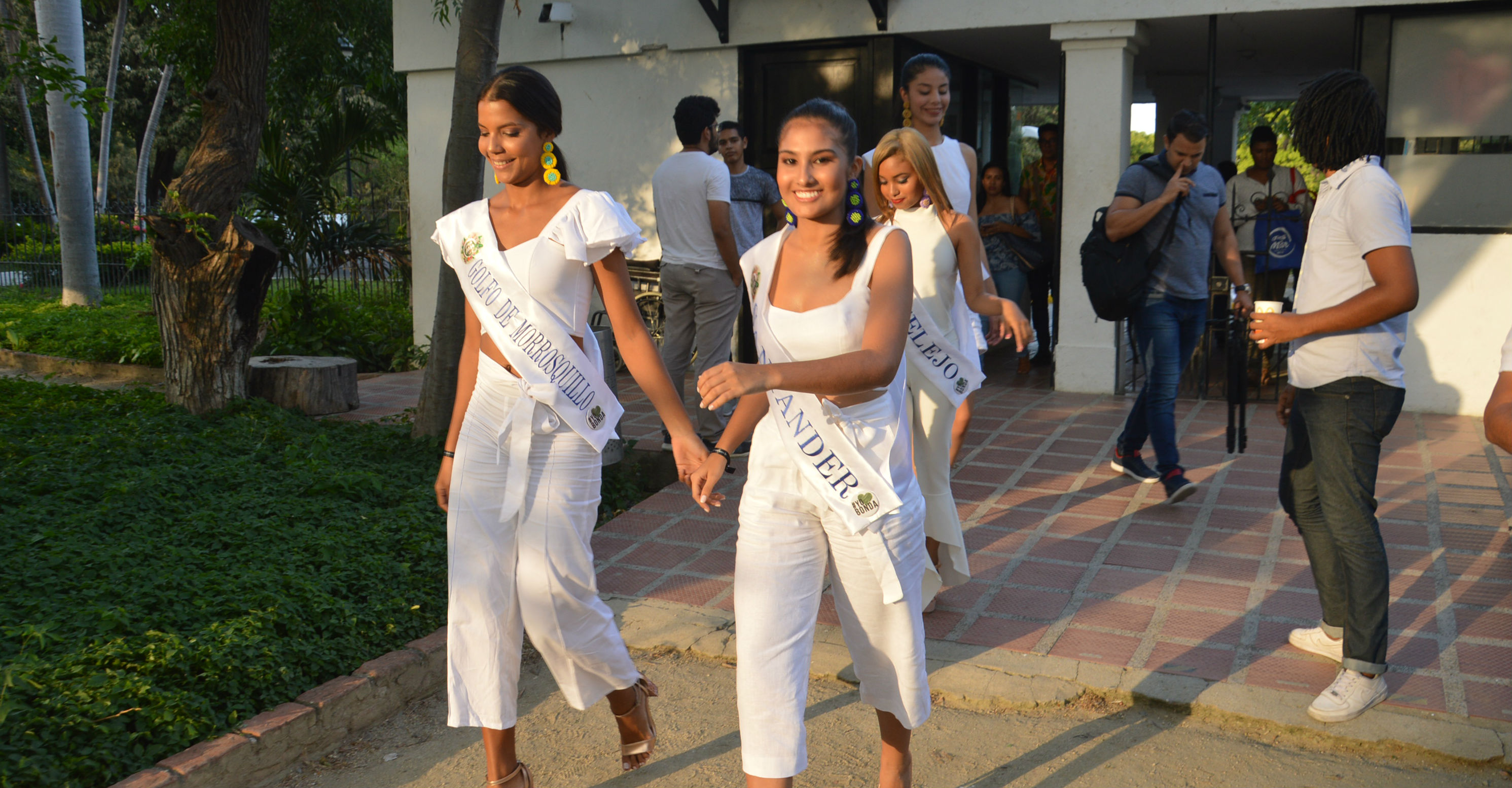 Muy felices se les vio a las candidatas a su llegada a la Quinta de San Pedro Alejandrino.