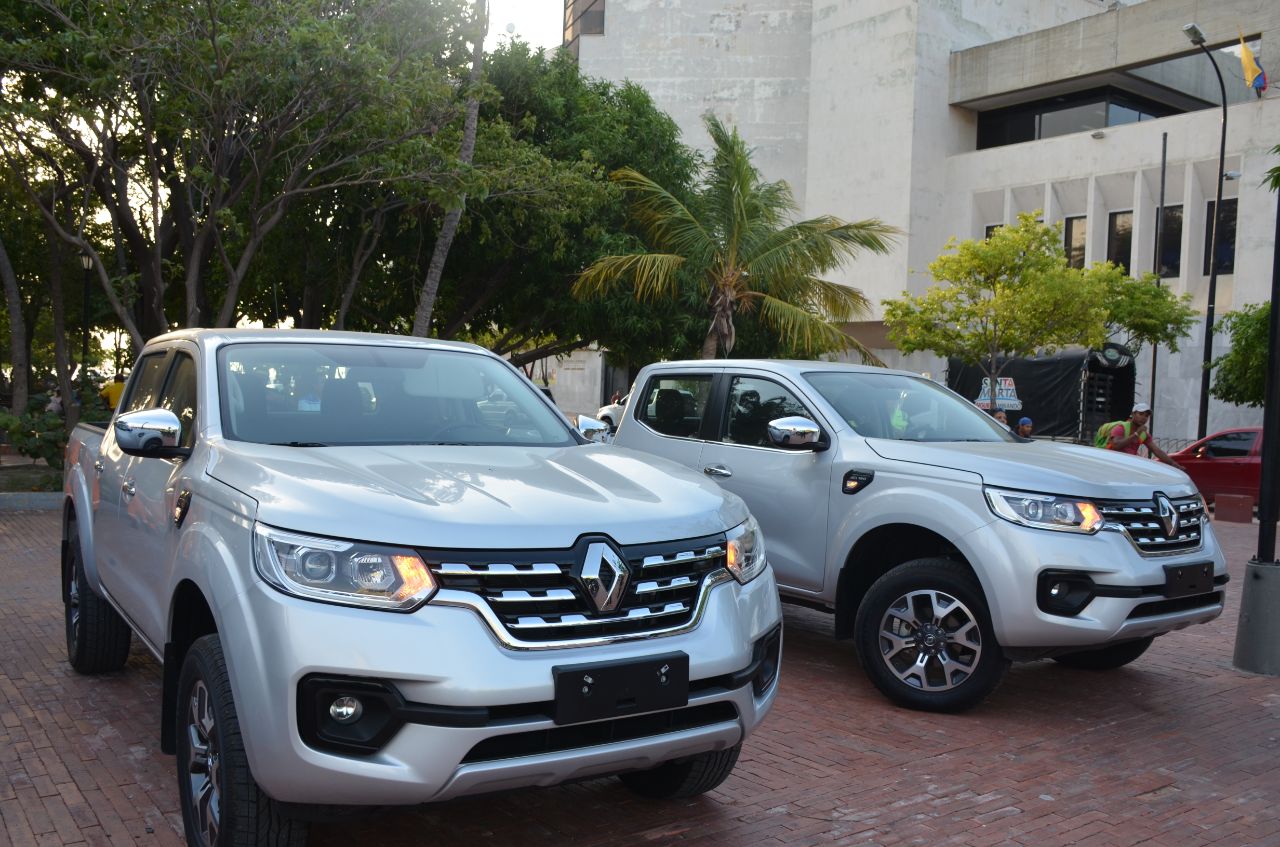 Carros para la fuerza pública en la ciudad.