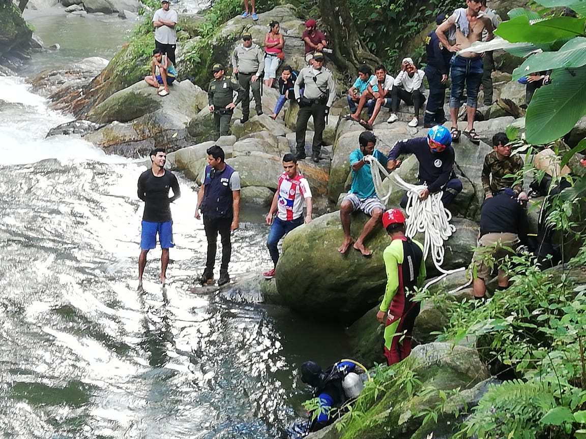 Momentos de búsqueda del cadáver de Tim Fronlinch.