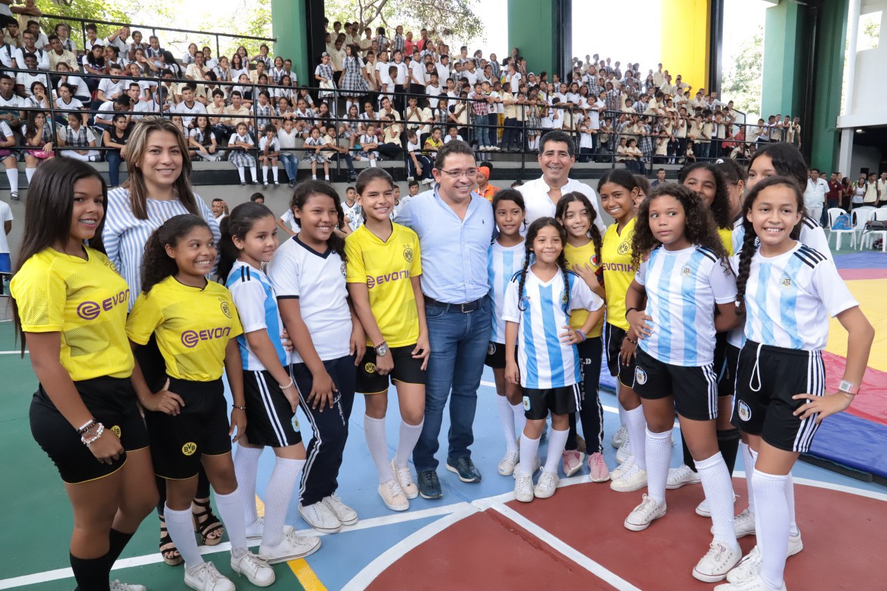 Acto de entrega de la obra del coliseo.