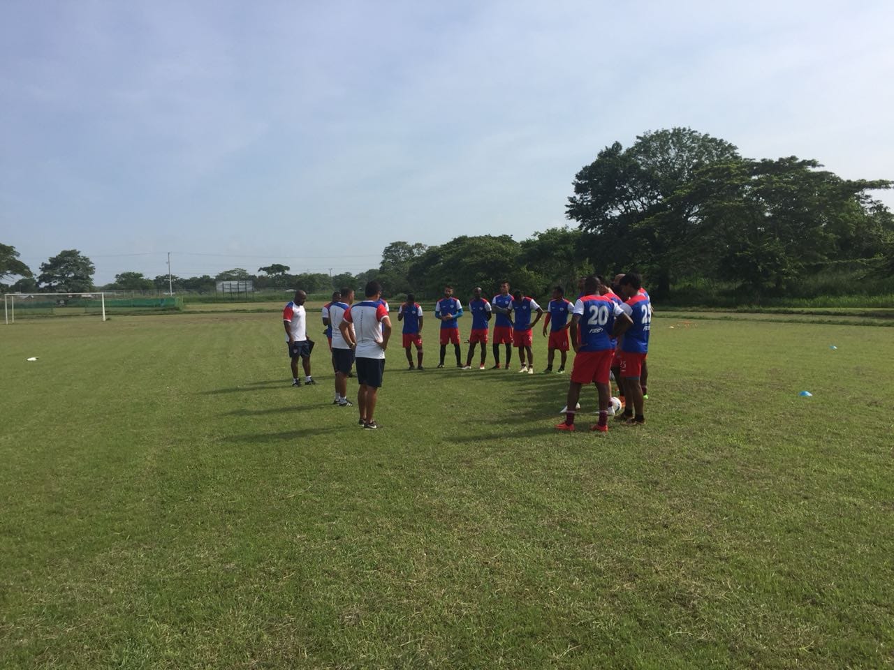 Entrenamiento del Unión en suelo cartagenero.