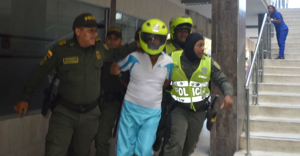 Momentos en que el presunto asesino llegaba al edificio Galaxia para la audiencia.