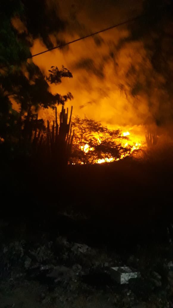 Panorama del voraz incendio forestal en los cerros de el Rodadero.