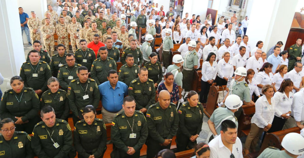 Miembros de la Policía asistieron al acto litúrgico.