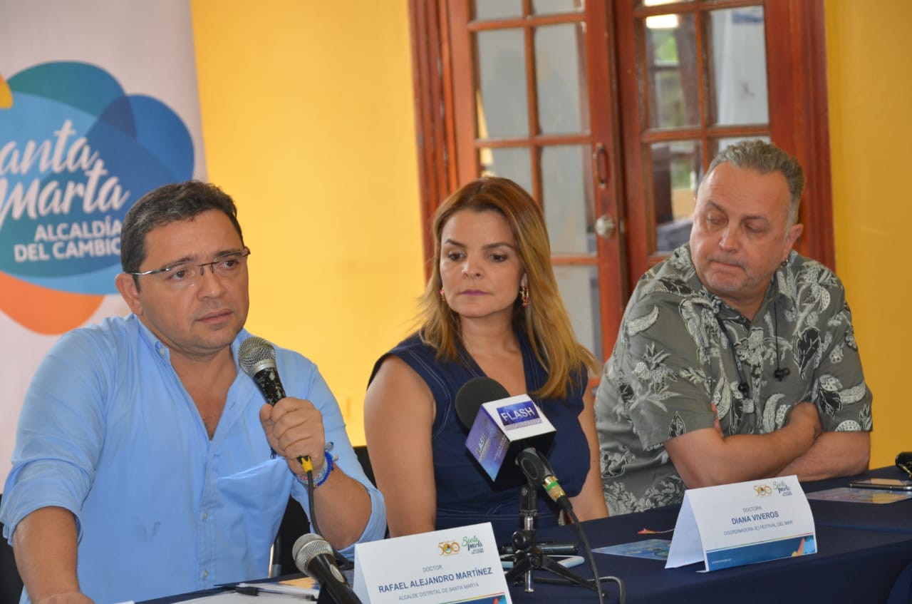 Rueda de prensa en el Salón Amarillo de la Alcaldía de Santa Marta.