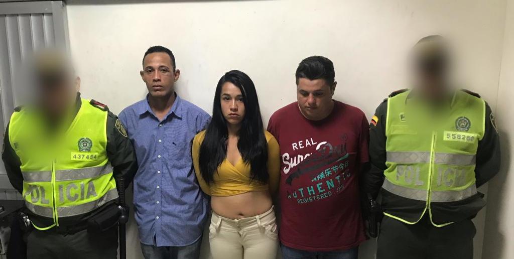 Sorprenden a tres sujetos que habrían robado elementos en el Buenavista - Seguimiento.co