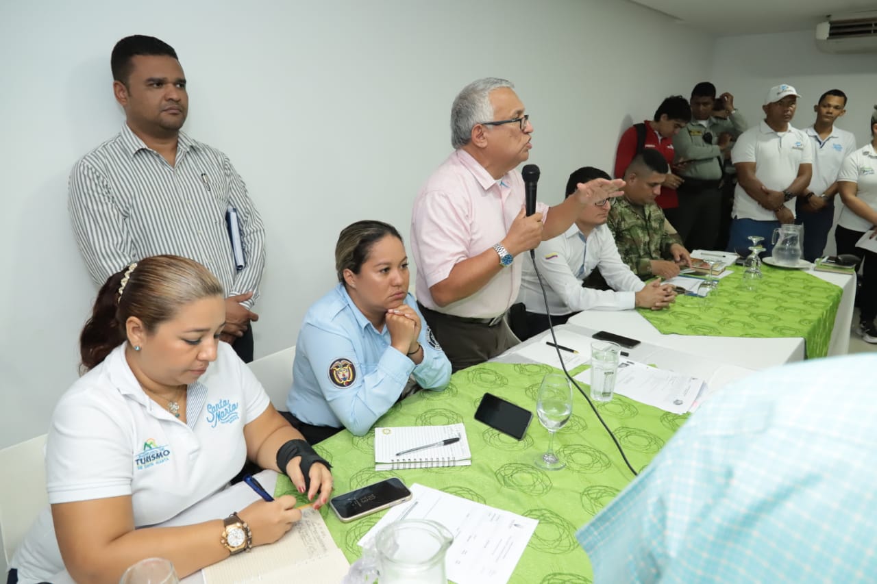 Adolfo Bula, secretario de Gobierno, lideró la mesa de trabajo.