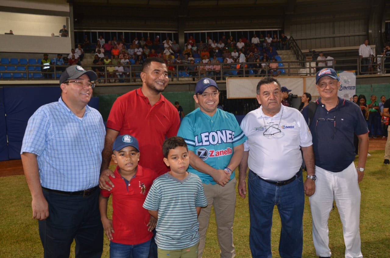 El Alcalde fue el encargado de hacer el lanzamiento inicial. 