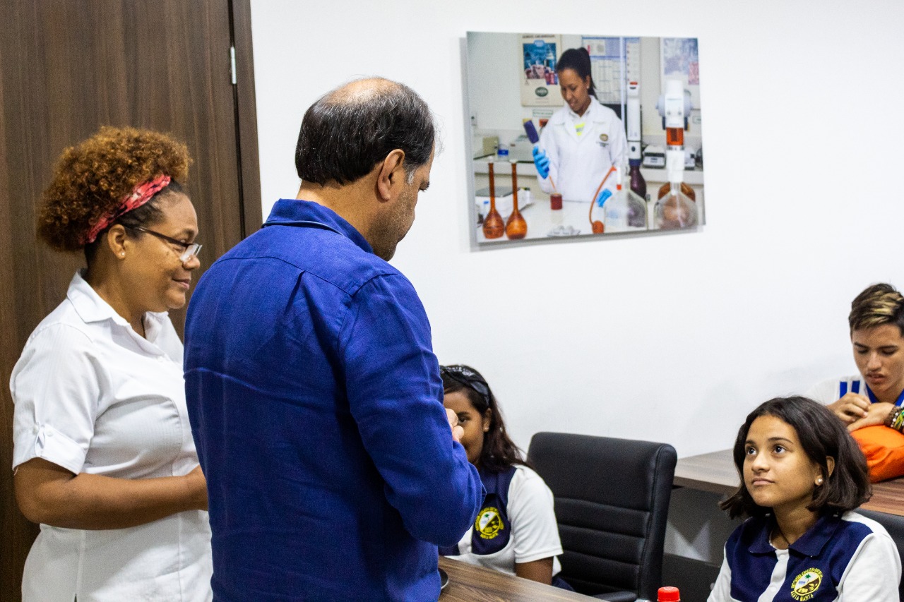 La experiencia se desarrolló con cerca de 21 estudiantes de la Institución Educativa Distrital El Carmen de Pescaíto. 