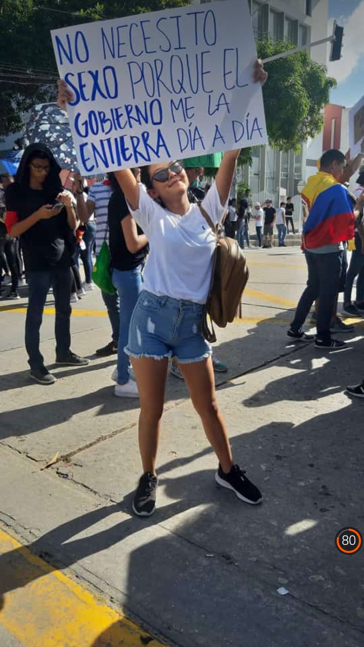 Las frases más contundentes en las pancartas de los manifestantes durante la  marcha 21N