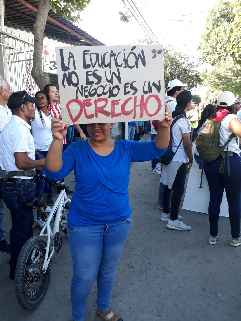 Las frases más contundentes en las pancartas de los manifestantes durante  la marcha 21N