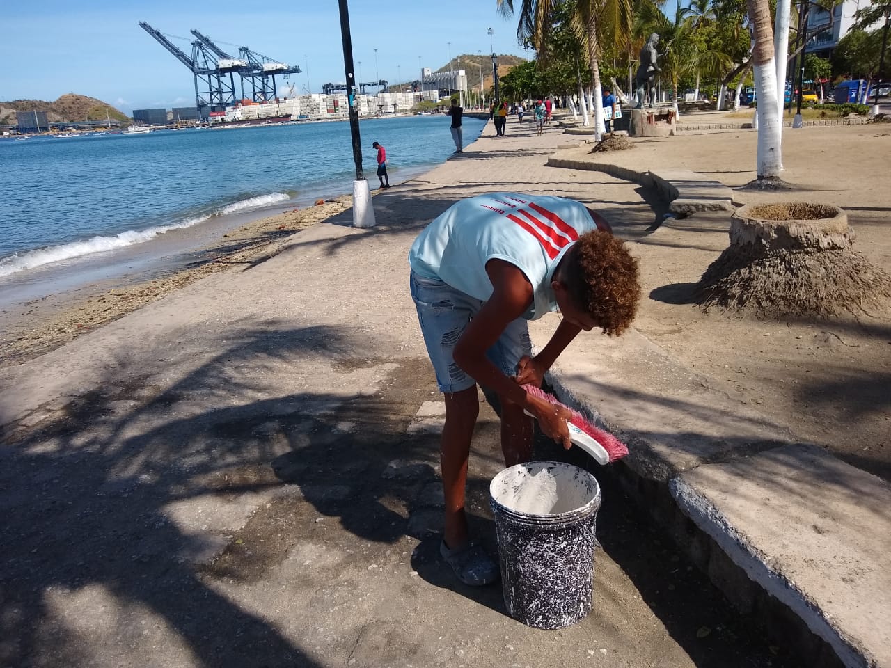 Limpieza del Camellón Rodrigo de Bastidas
