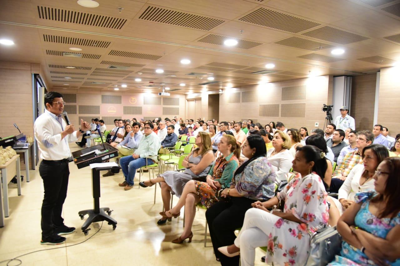 El acto que se realiza anualmente fue presidido por Pablo Vera Salazar, rector de la Alma Mater.