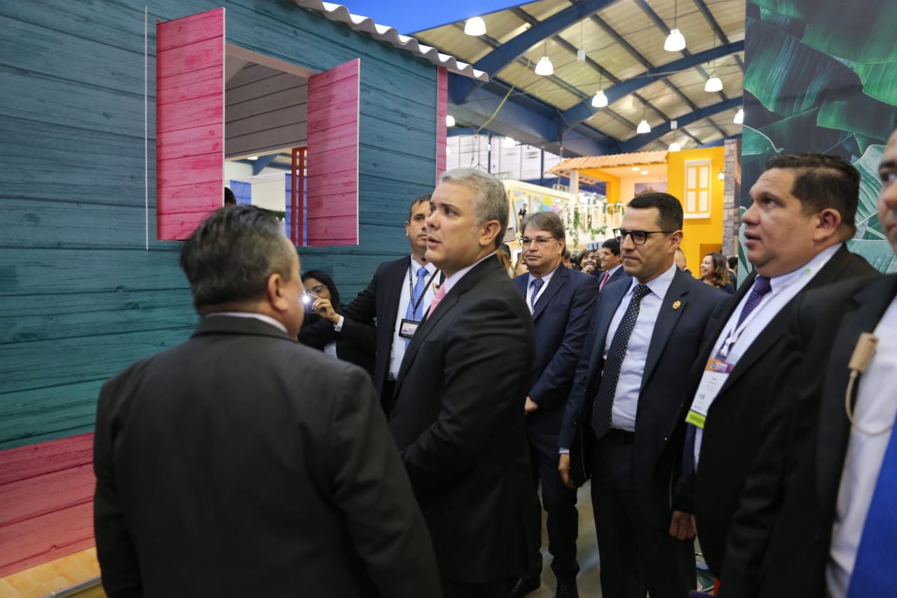 El Presidente Duque fue uno de los primeros que visitó el stand del Magdalena.