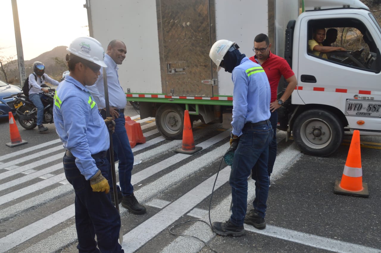 Los conductores se quejaron y la Alcaldía actuó retirando los reductores. 