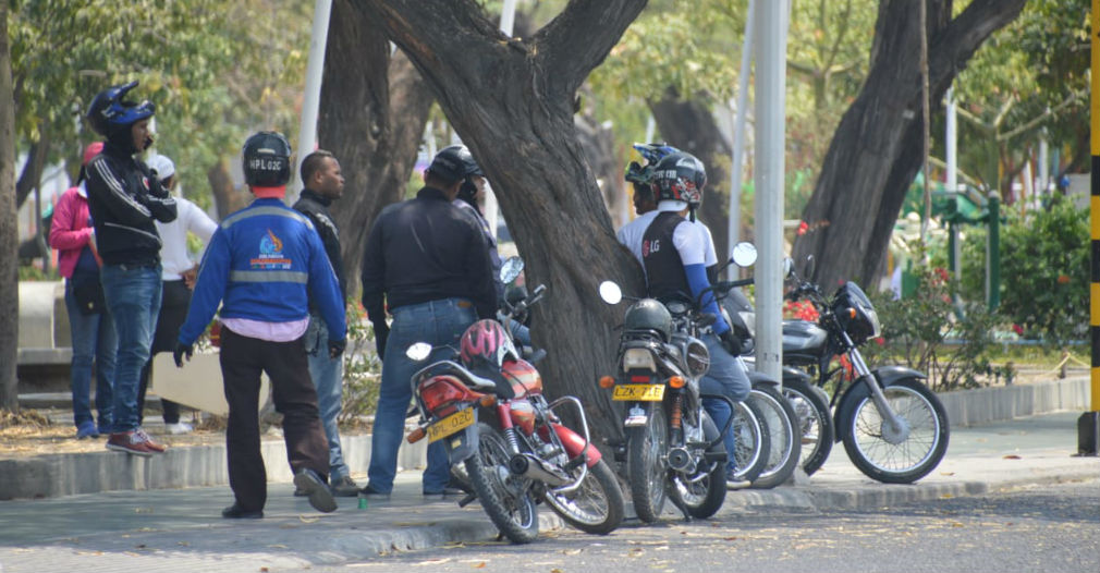 Mototaxistas agresivos invaden ciclovía en el parque Los Trupillos
