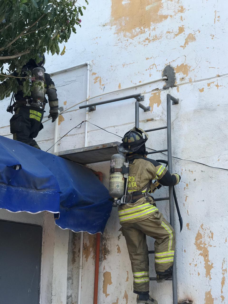 Bomberos atendieron la emergencia.