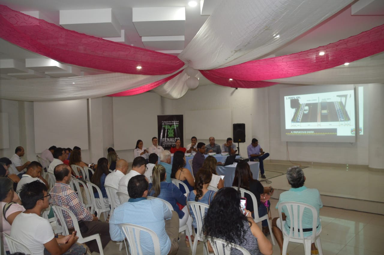 La actividad estaba abierta para los comerciantes, sin embargo, la comunidad también participó en la mesa de trabajo. 