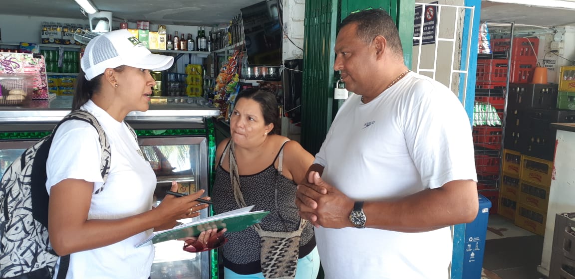 Alcaldía socializa casa a casa proyectos de intervención en camellones de El Rodadero y la Bahía