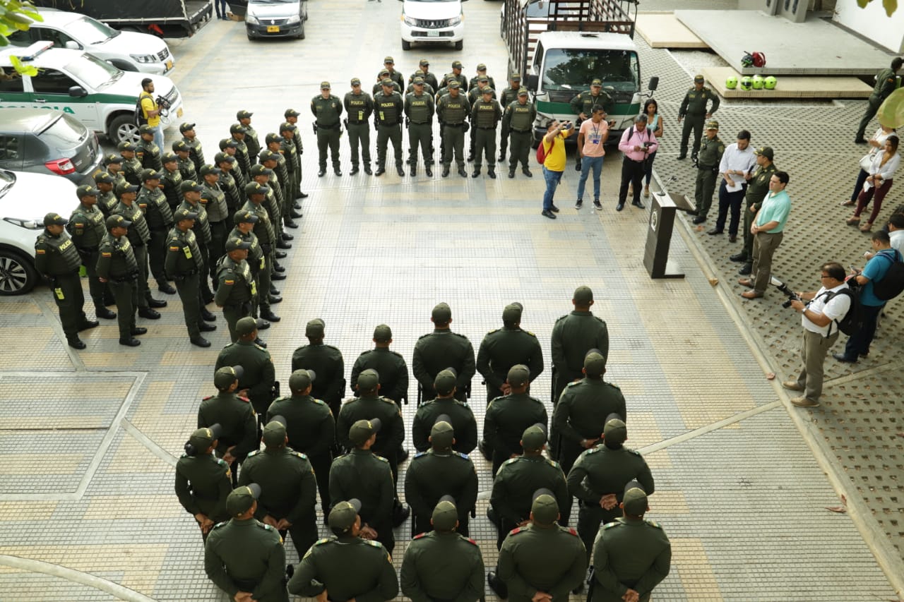 Unidades de policía que llegaron a la ciudad.