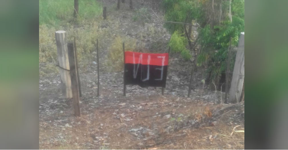 La bandera fue puesta en la entrada del municipio. 