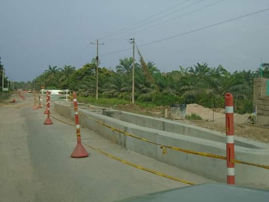 Construcción de la vía entre El Retén y Aracataca.