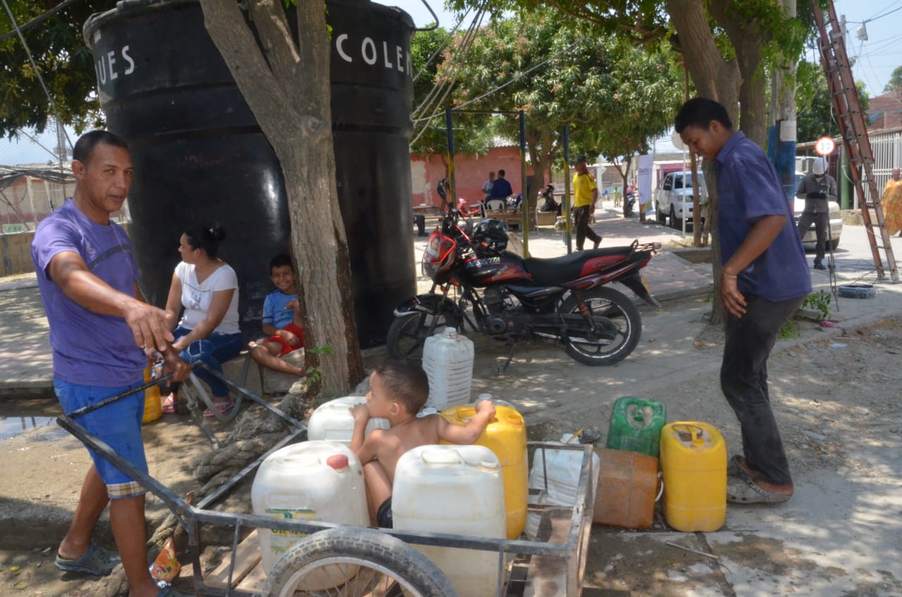 En más de 180 barrios de Santa Marta no tienen agua. 