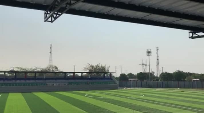 El estadio de fútbol fundanense por primera vez tendrá césped sintético. 