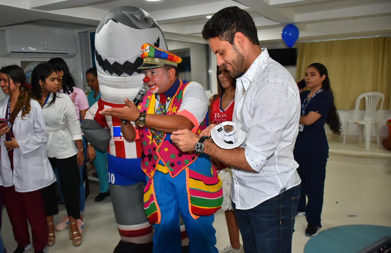 Sebastián Viera en la visita al centro médico.