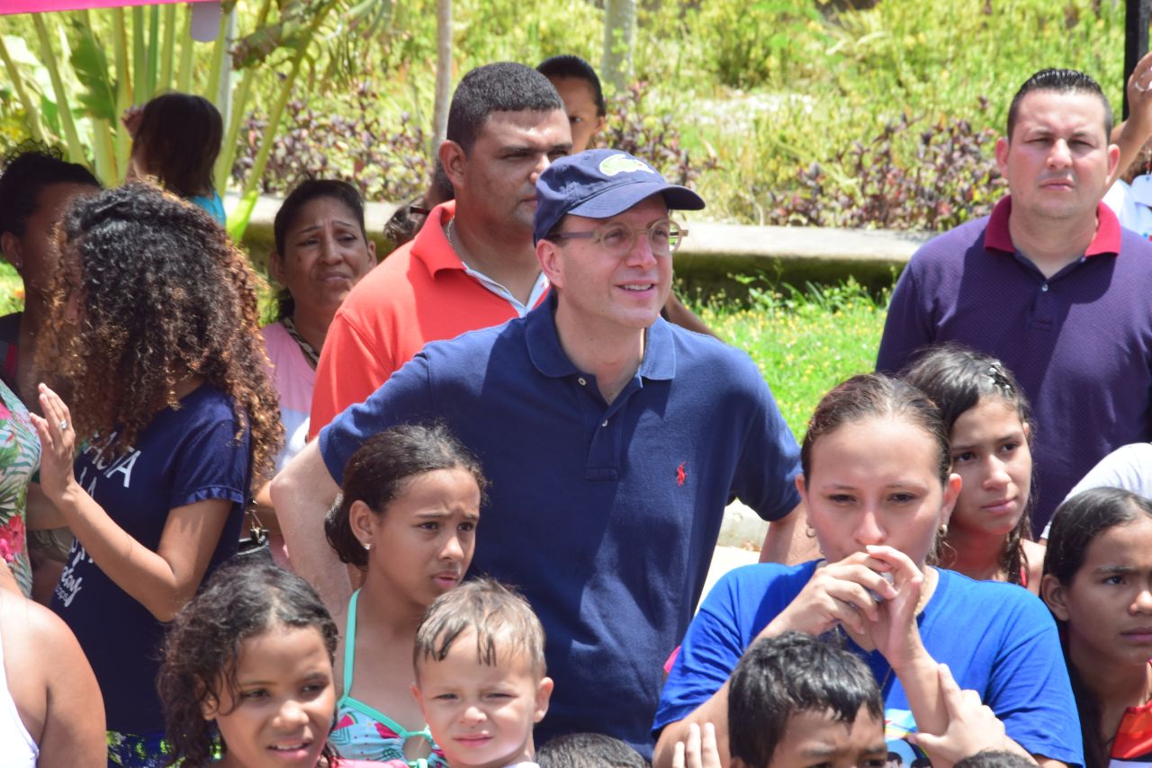 El alcalde encargado Andrés Rugeles estuvo presente en la jornada de vacunación.