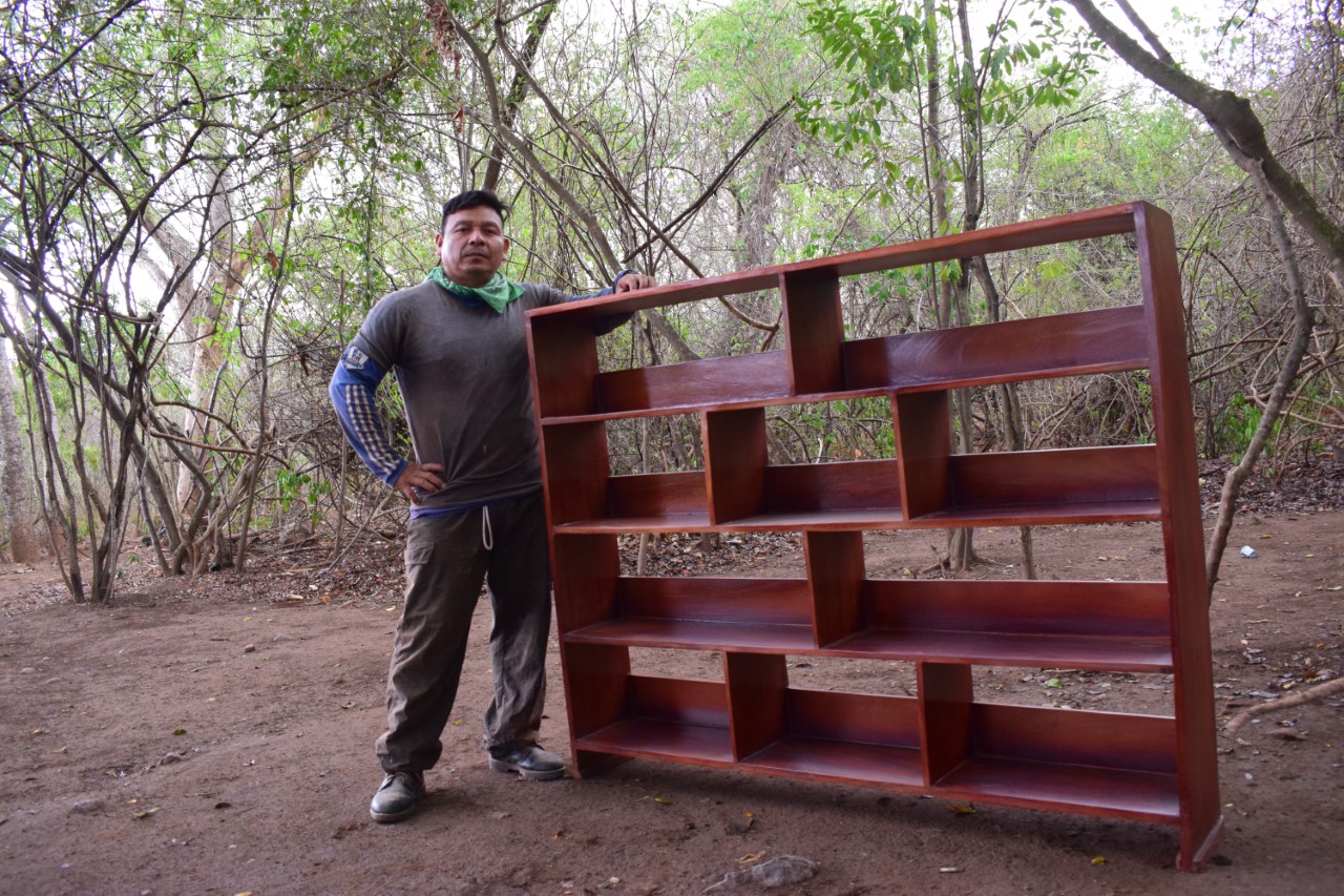 La biblioteca del presidente hecha por el exguerrillero