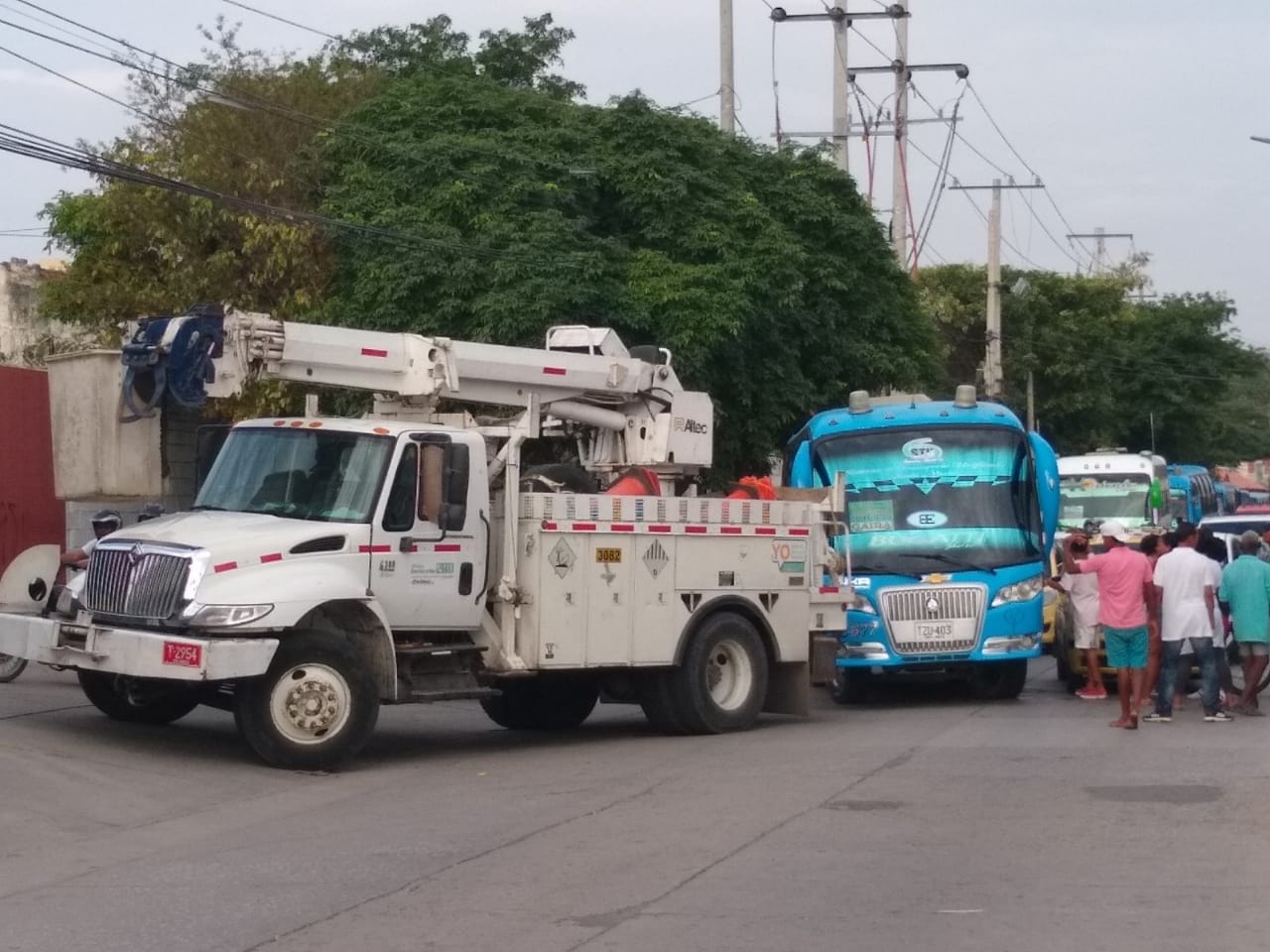 Bloqueos y protestas este martes en el Libertador por falta de luz y agua