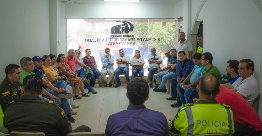 Reunión entre los gerentes de empresas transportadoras y propietarios de buses de servicio público, el Secretario de Movilidad, Secretario de seguridad y la Policía Metropolitana de Santa Marta