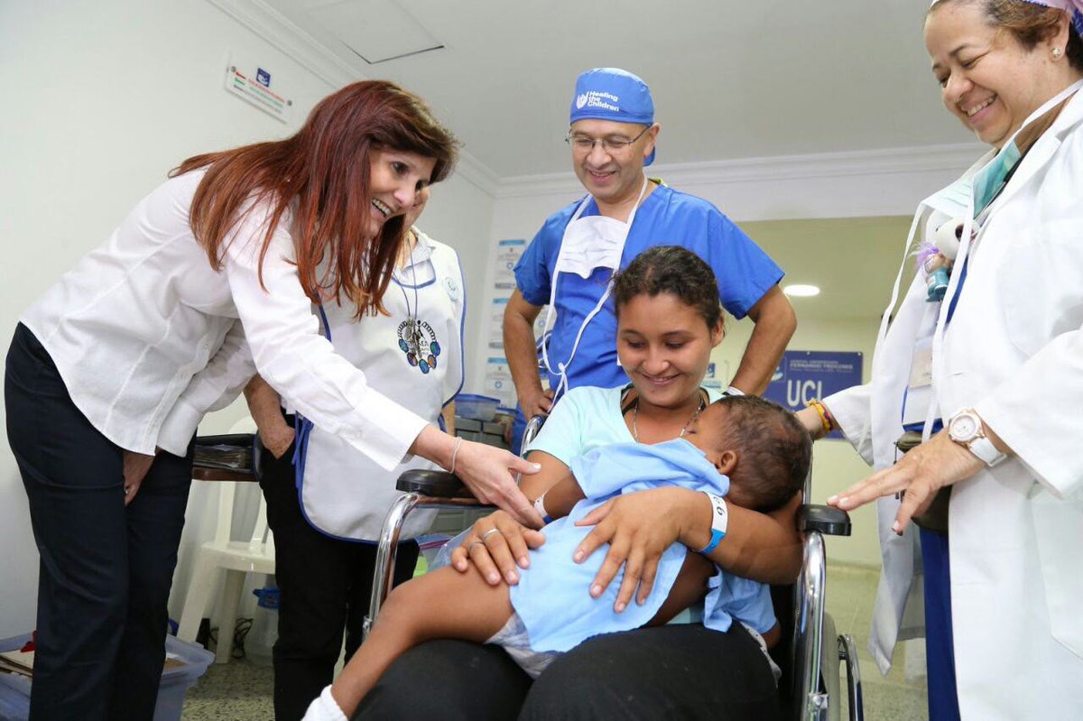 Rosa Cotes en una de sus visitas de supervisión a la red hospitalaria pública del Magdalena.