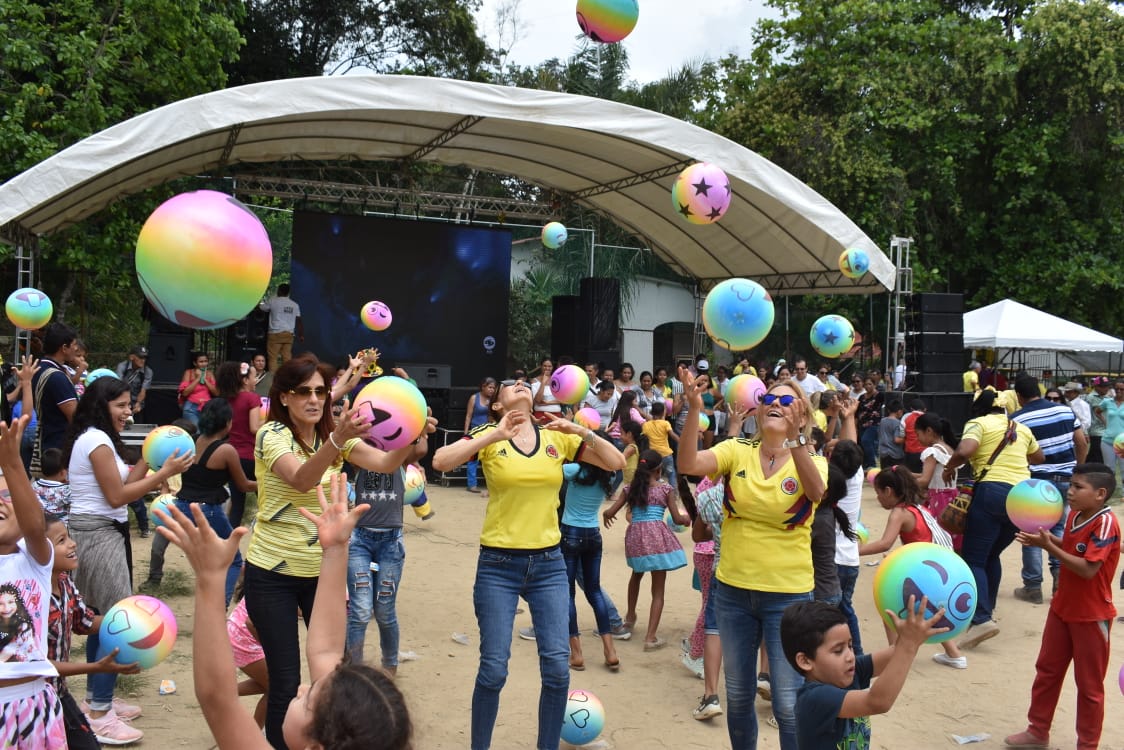 Niños, jóvenes y adultos, disfrutaron de una jornada de recreación. 