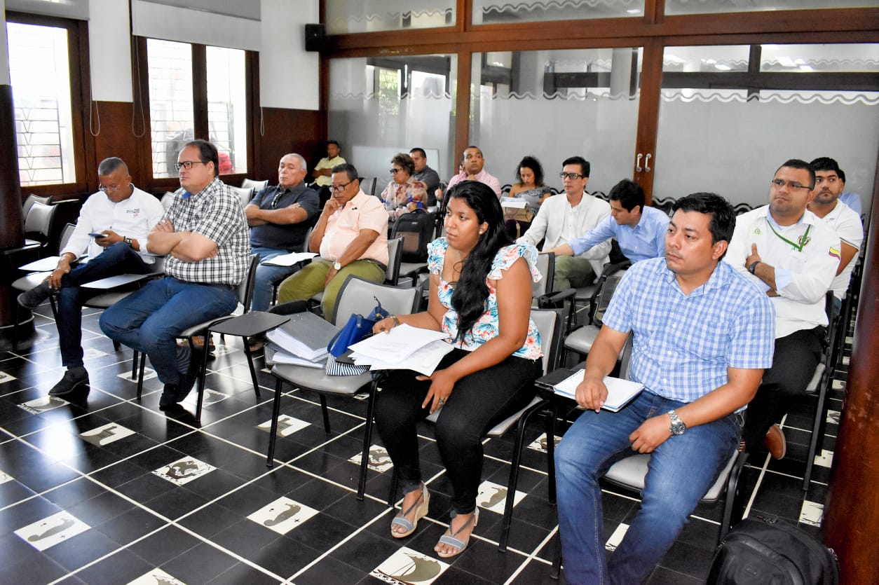 La licitación LP-DM-006-2019 tiene como objeto la selección de un operador que brinde un complemento alimentario para los niños, niñas y adolescentes matriculados en las instituciones educativas oficiales.