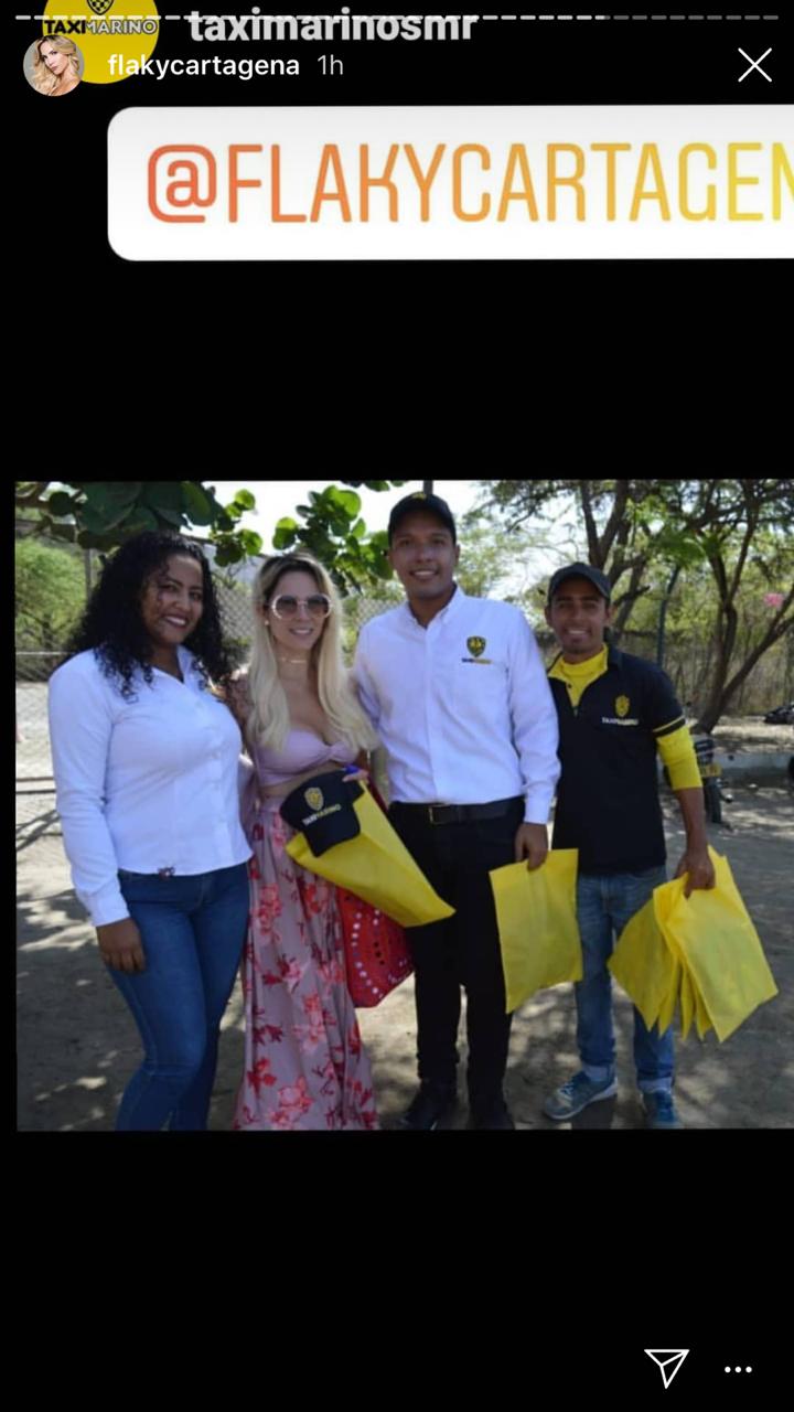 Mabel Cartagena junto al equipo de Taxi Marino 