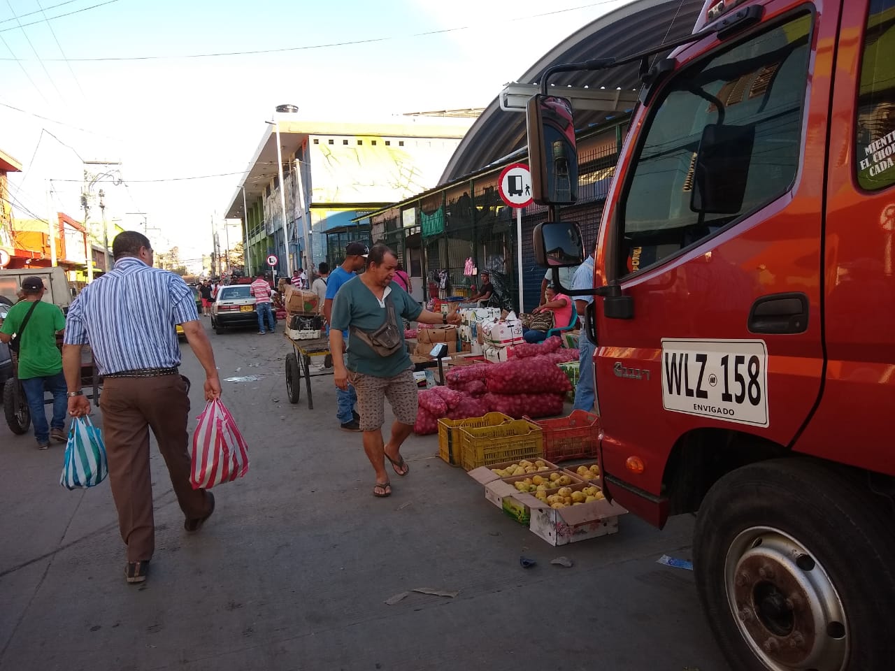 Vuelven los vendedores ambulantes a las calles del Mercado