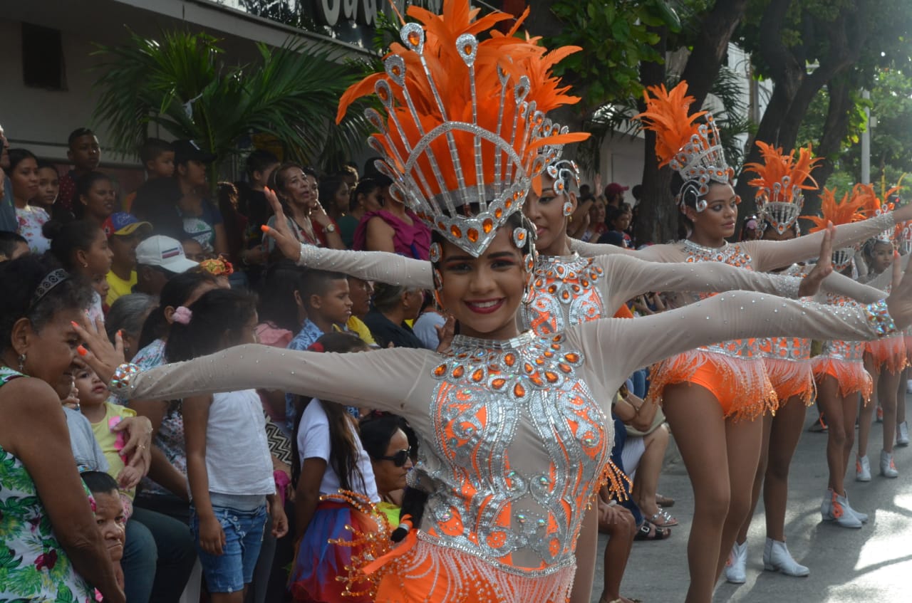 El desfile fue un derroche de color y alegría