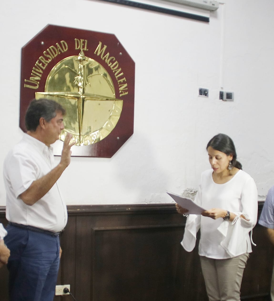 Dávila Abondano es graduado de la escuela de agricultura de la Universidad de la Florida en Estados Unidos, recibió el título Honoris Causa como Ingeniero Agrónomo por parte de la Universidad del Magdalena en el año 2017.