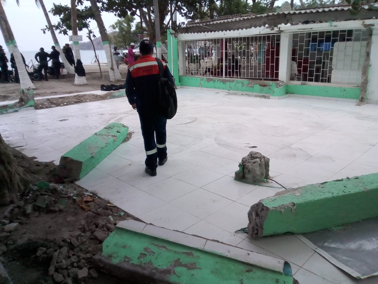 Restaurante demolido en el sector de Mi Ranchito. 