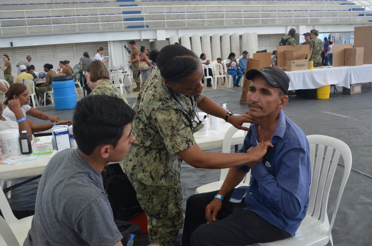 Atención de pacientes en el Coliseo Mayor. 