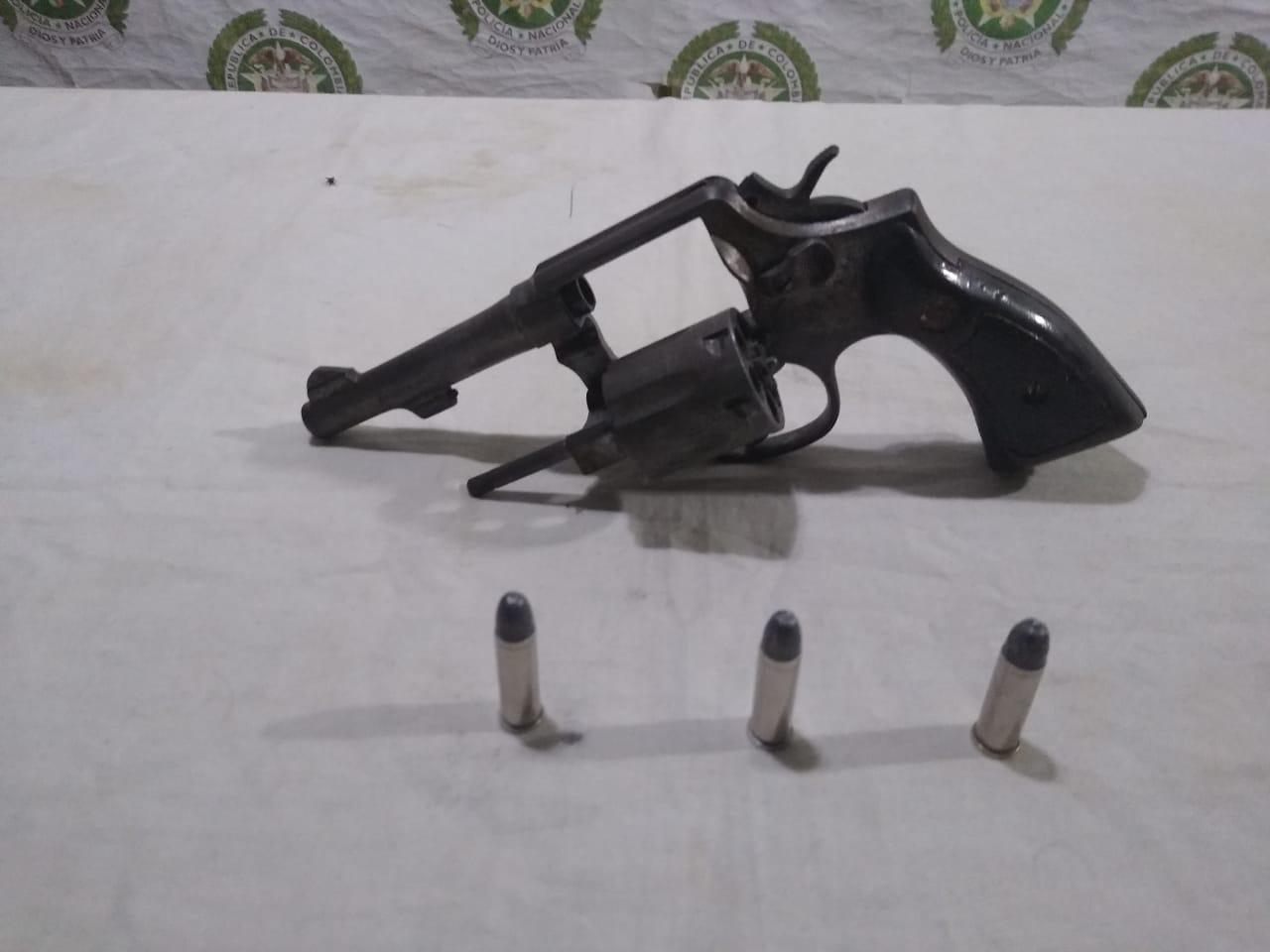 Arma de fuego incautada.