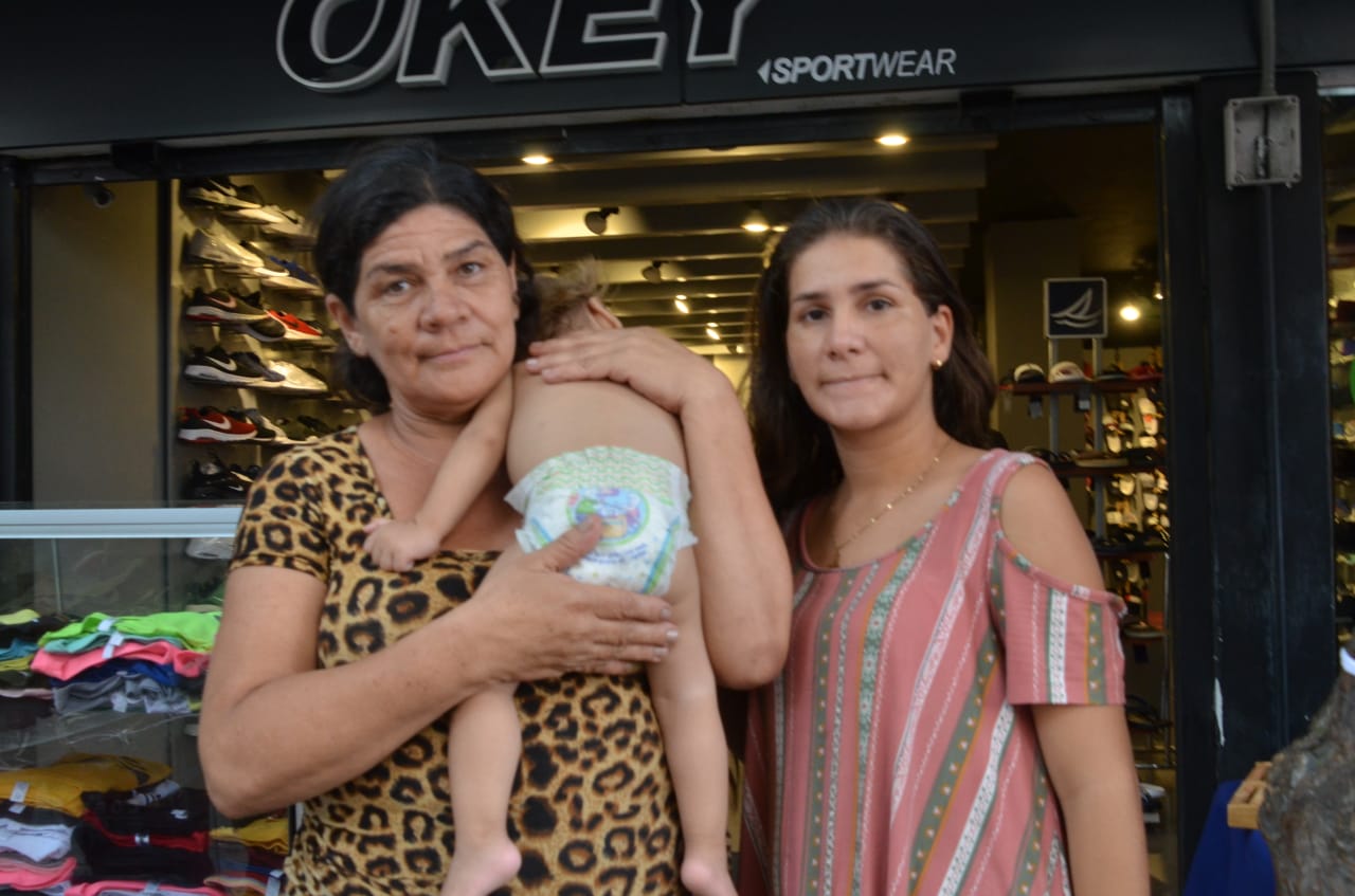 Laura Jiménez y Stefanie Escalona, madre y hermana de Somer Escalona