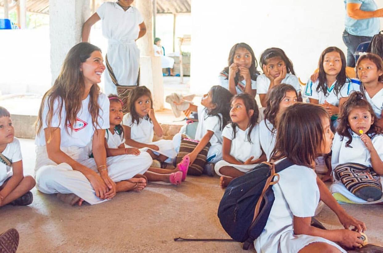 Actividades con los niños de la comunidad indígena.