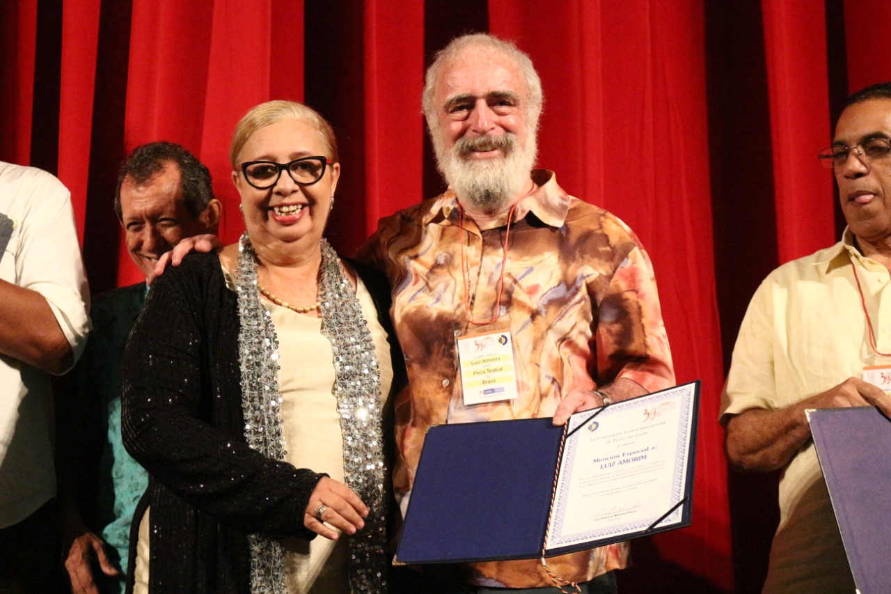 Personalidades del mundo teatral recibieron reconocimiento por su participación en el Festicaribe