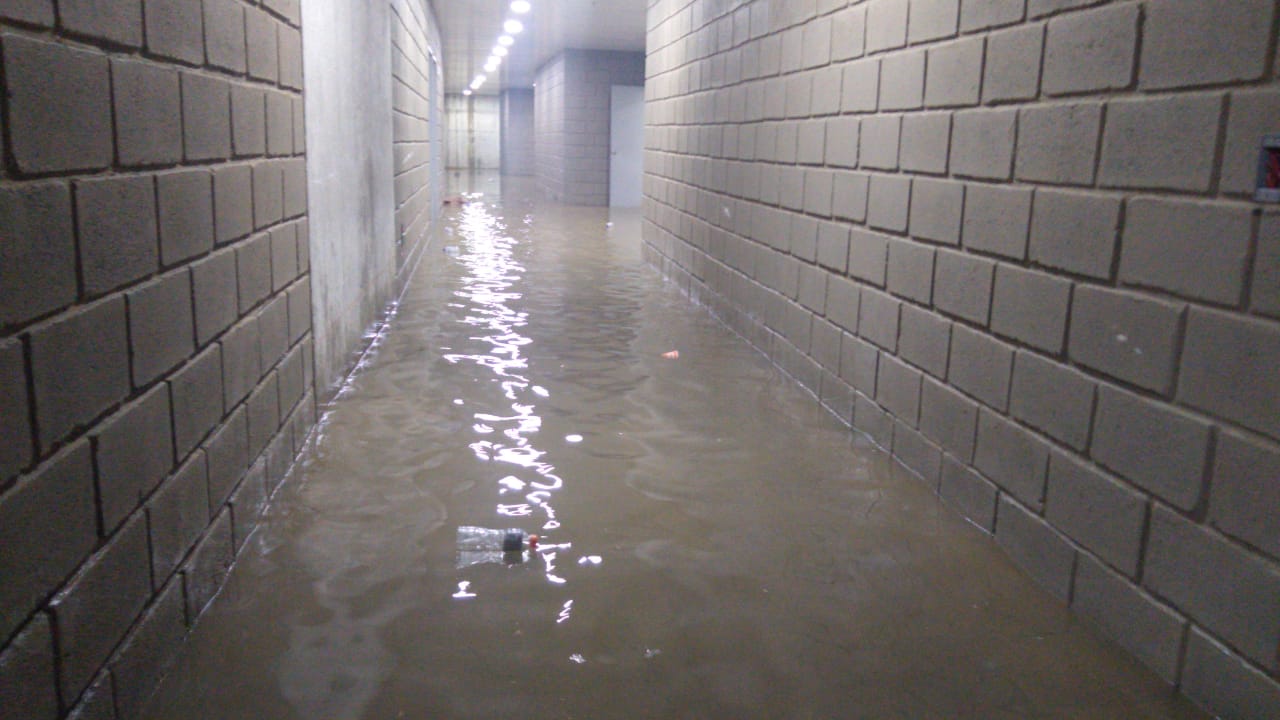 Inundado el camerino del estadio de Santa Marta