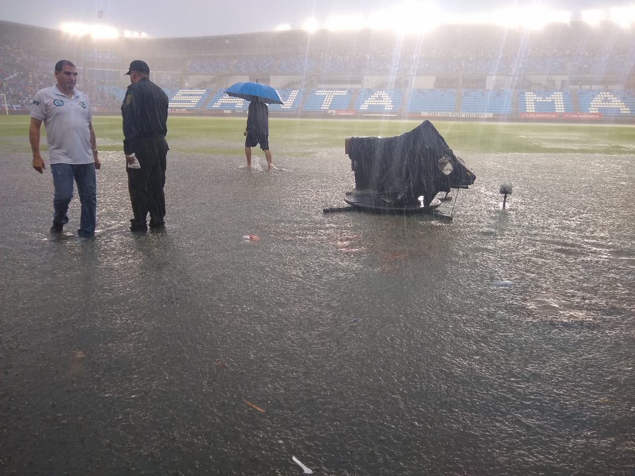 El arquero señaló que esas cosas no debieran pasar en un estadio nuevo.