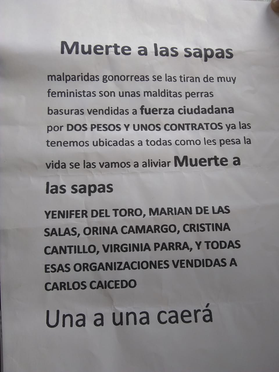 Panfleto que amenazas a colectivo de mujeres. 